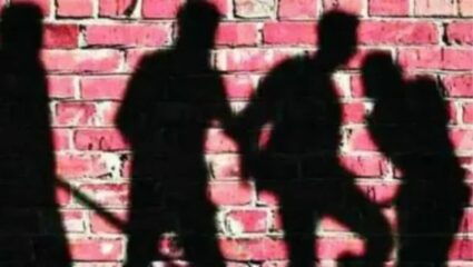 Beed Crime: ग्रामसेवकाला गावगुंडांची अमानुष मारहाण; शरीर काळे-निळे, रक्तबंबाळ अवस्थेत रुग्णालयात दाखल