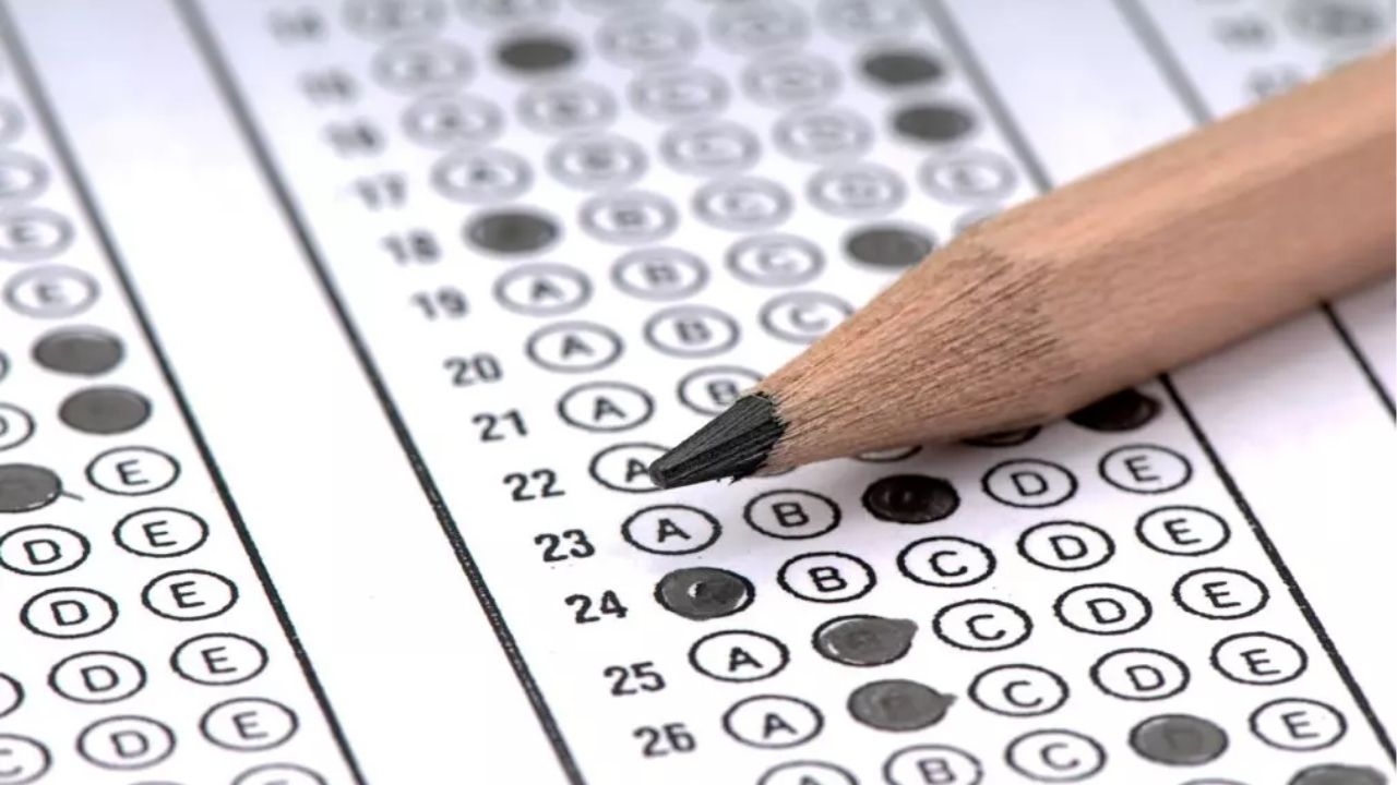 JEE Main 2026 ऑफलाइन होणार? एक चूक ठरू शकते महाग, विद्यार्थ्यांनी आताच करावी ‘अशी’ तयारी