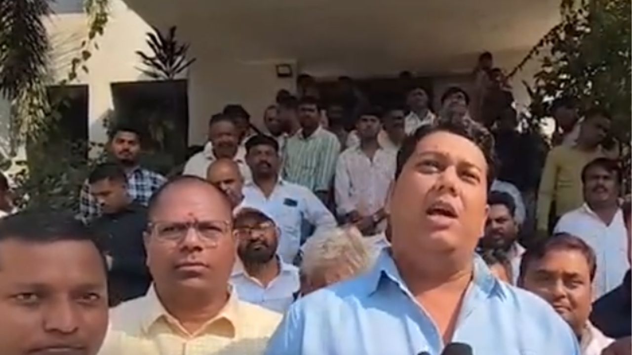 खडी गिट्टी वाहतूकदारांच्या समस्यांवर महाराष्ट्र ॲग्रीगेट ट्रान्सपोर्ट असोसिएशनचे तहसीलदारांना निवेदन