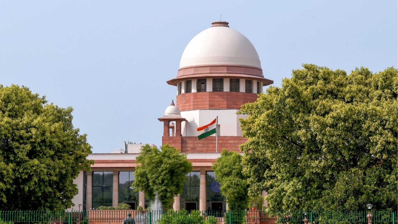 Noida Crime: नोएडा पोलिसांवर गंभीर आरोप! महिला वकिलावर लैंगिक छळ, अवैध नजरकैद; सर्वोच्च न्यायालयाने मागवलं CCTV फुटेज