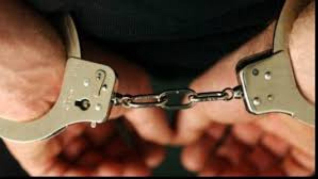 Uttarpradesh Crime: आठवीच्या मुलीची छेडछाड; आरोपी अल्पवयीन, पोलिसांनी थेट चार मुलांच्या आईलाच केली अटक!