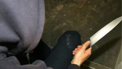 Nagpur Crime: शाळेतून घरी जाताना आठवीच्या विद्यार्थ्यावर चाकूहल्ला, आयसीयूमध्ये उपचार सुरु, सीसीटीव्हीत घटना कैद