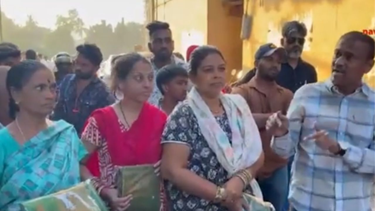 Mumbai : वार्ड 142 मध्ये राजकीय भेटवस्तूंना नकार, नागरिकांचा अनोखा आंदोलनात्मक निषेध