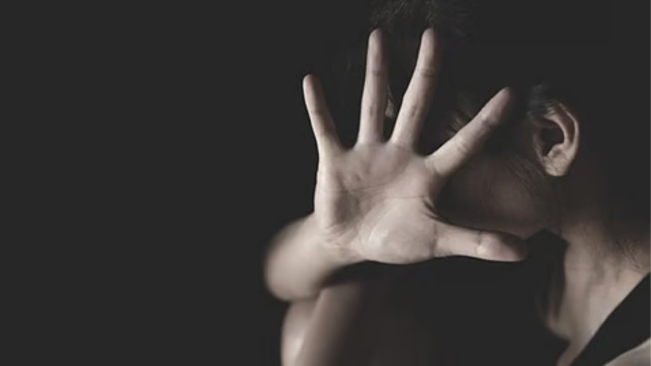 Haryana: रात्री लिफ्ट देण्याच्या बहाण्याने तरुणीवर चालत्या कारमध्ये लैंगिक अत्याचार; मारहाण करून रस्त्यावर फेकलं आणि…