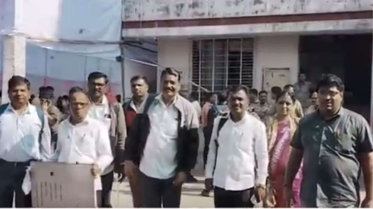 कर्जत नगरपरिषद निवडणुकीसाठी निवडणूक यंत्रणा सज्ज, ३३ केंद्रांवर उद्या होणार मतदान