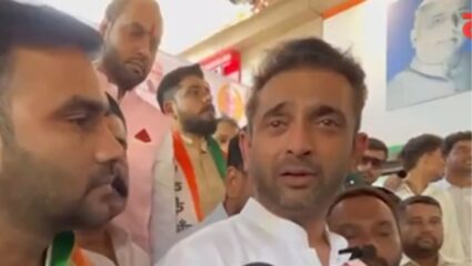 ठाण्यात काँग्रेसला मोठा धक्का; युवक काँग्रेस जिल्हाध्यक्ष गिरींसह शेकडो कार्यकर्त्यांचा NCP त प्रवेश