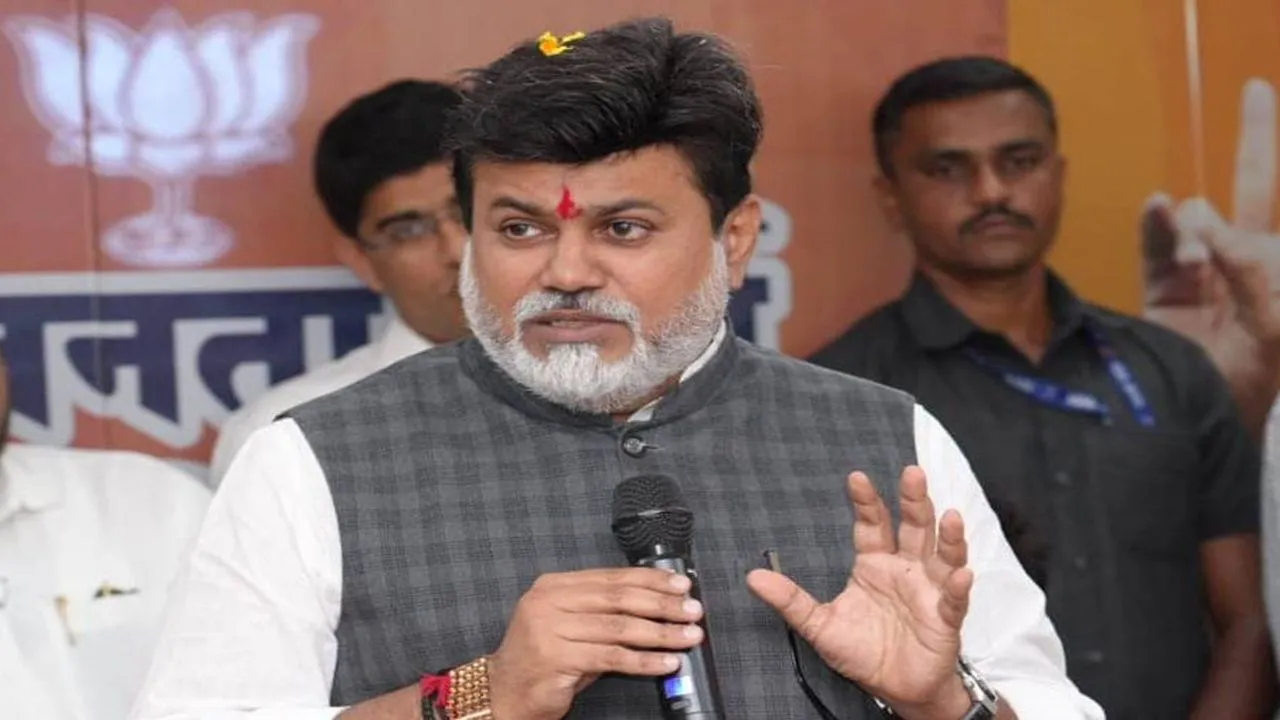 Maharashtra Politics: “८-८ दिवसांचे दौरे करण्याची वैभव नाईकांना…”; उदय सामंतांची टीका