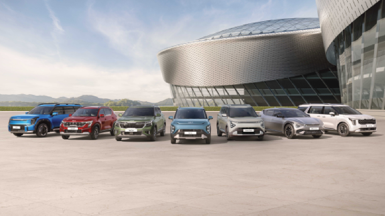 Kia ने सबको बुझा दिया! मार्केट हलवून सोडलं; नोव्हेंबरमध्ये तब्बल ‘इतक्या’ वाहनांची केली विक्री