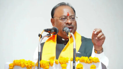 महसूलमंत्री बावनकुळे गरजले! थेट विधानसभेतच ‘या’ प्रकरणात 4 तहसीलदार 10 अधिकाऱ्यांचा लावला निकाल अन्…