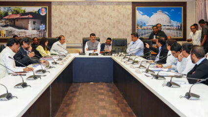 “मालवणी परिसरातील झोपडपट्ट्यांचा…”; मुख्यमंत्री Devendra Fadnavis यांचे प्रशासनाला स्पष्ट निर्देश
