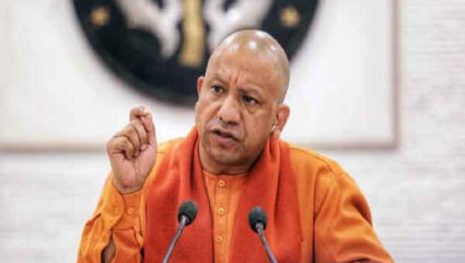 देशात दोन नमुने, त्यातील एक…”; CM योगी आदित्यनाथ यांची समाजवादी पक्षावर सडकून टीका