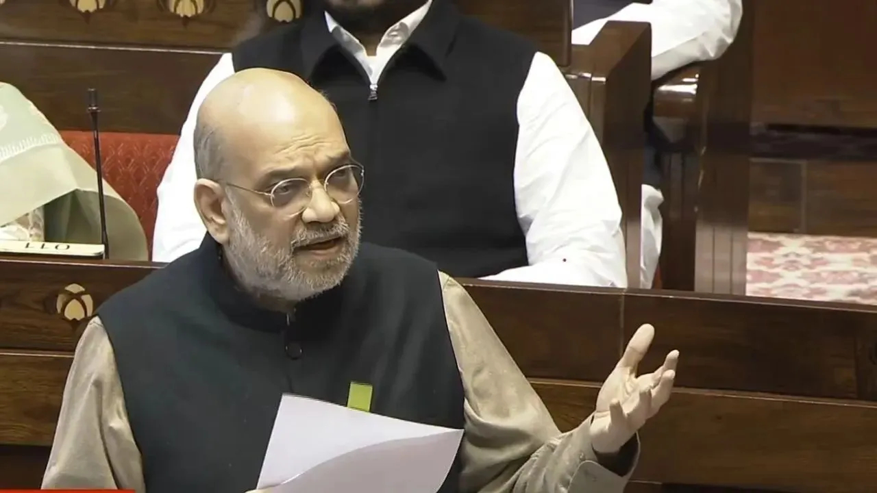 India Politics: “एक-एक घुसखोराला हाकलवून…”; अमित शहांचा ममता बॅनर्जींवर प्रहार