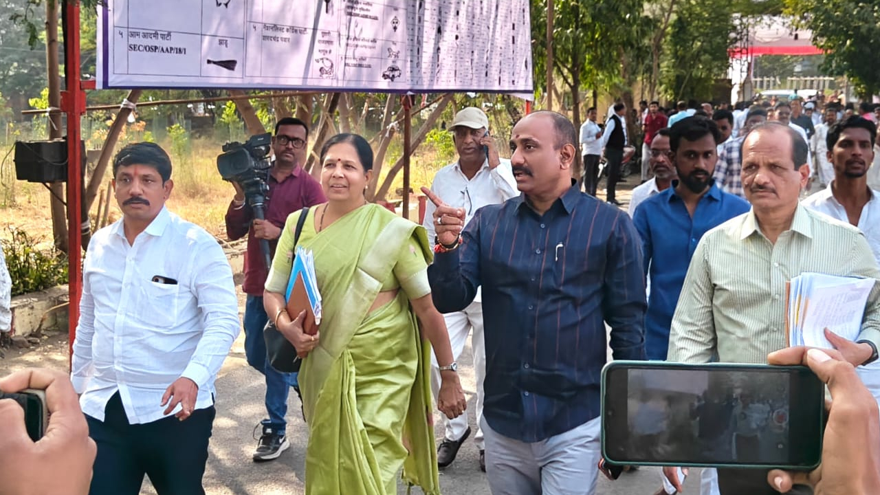 Maharashtra Politics: ‘भाजपकडून वेळेनंतर AB फॉर्म…’; सोलापुरात जोरदार राडा