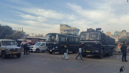 मशिदीबाहेर राडा, इंटरनेट बंद अन् 110 जणांना थेट…; ‘या’ राज्यात नक्की घडले तरी काय?