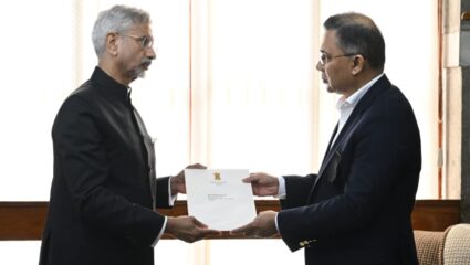 Khaleda Zia: PM मोदींचा ‘तो’ खास संदेश! खालिदा झियांचे सुपुत्र तारिक रहमान व S. Jaishankar यांच्या भेटीने जागतिक राजकारणात खळबळ