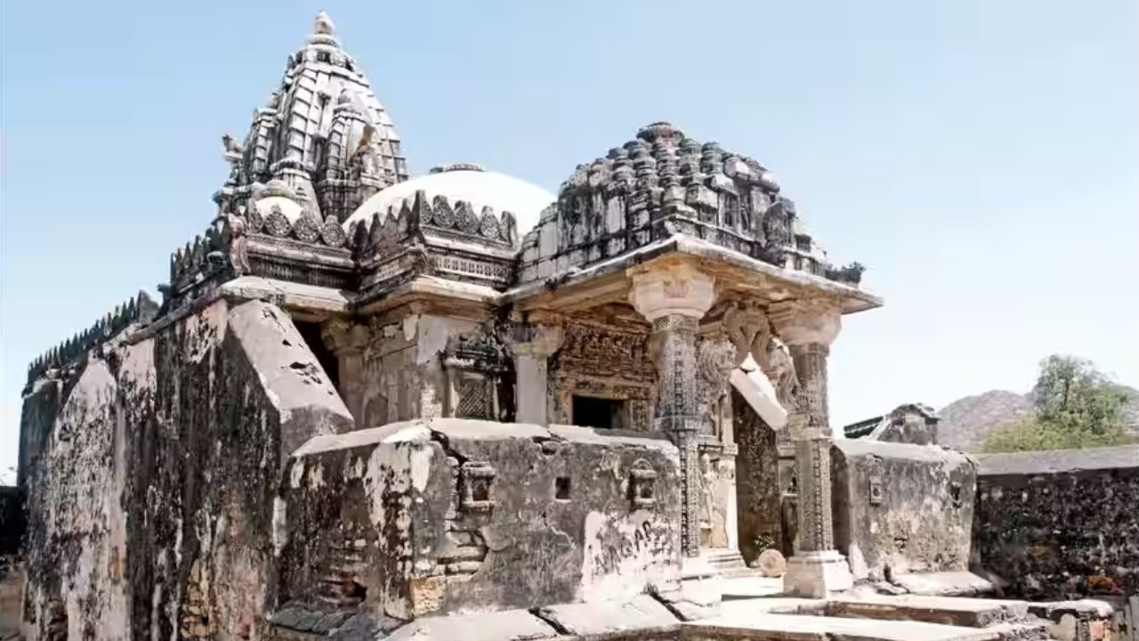 पाकिस्तानमध्ये हिंदू मंदिराची अवस्था पाहून येईल डोळ्यात पाणी; हजारो देवस्थानं झाली खंडर