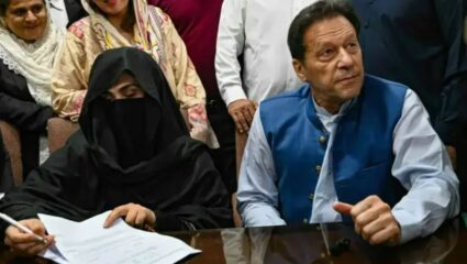 पाकचे माजी PM इम्रान खानला मोठा झटका; भ्रष्टाचार प्रकरणात १७ वर्षाच्या तुरुंगवासाची शिक्षा