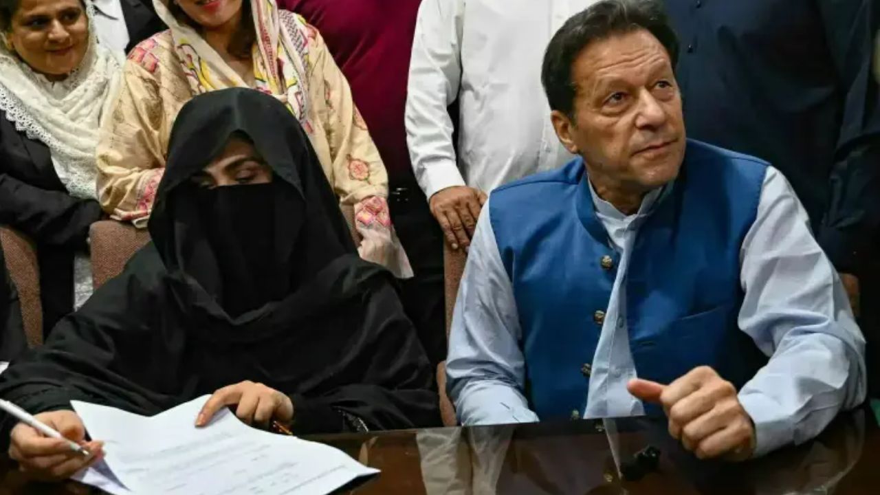 पाकचे माजी PM इम्रान खान पुन्हा अडचणीत; भ्रष्टाचार प्रकरणात १७ वर्षाच्या तुरुंगवासाची शिक्षा