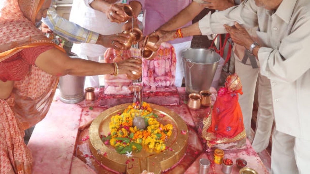 Paush Month 2025: पौष महिन्यातील रुद्राभिषेकाचे काय आहे महत्त्व, महादेवांच्या आशीर्वादाने दूर होतील अडचणी