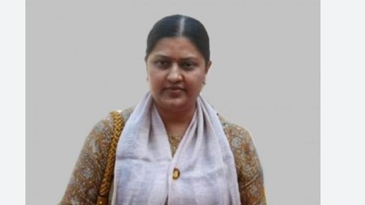 काँग्रेसला धक्का ! प्रदेश उपाध्यक्षा प्रज्ञा सातव यांचा आमदारकीचा राजीनामा; भाजपमध्ये केला प्रवेश