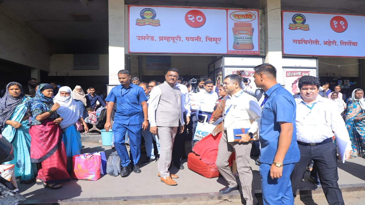 Pratap sarnaik : “…फक्त देखावा नको ३६५ दिवस प्रवाशांना सेवा द्या”, प्रताप सरनाईक यांची गणेशपेठ बसस्थानकाला अचानक भेट