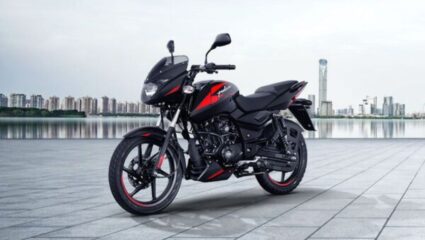 फक्त 5 हजार रुपये देऊन घरी आणा Bajaj Pulsar चा सर्वात स्वस्त मॉडेल, मायलेज तर एकदमच भारी