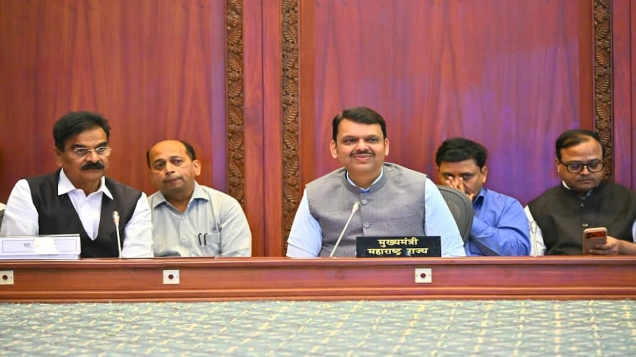 Purandar Airport: “पुरंदर विमानतळावर छत्रपती संभाजी महाराज यांचा भव्य पुतळा उभारणार”, मुख्यमंत्र्यांची मोठी घोषणा