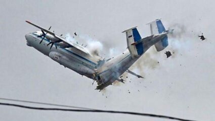 Russia Aircraft Crash: रशियन विमानाचा आकाशातच झाला चक्काचूर; भयावह अपघाताचे दृश्य कॅमेरात कैद, VIDEO