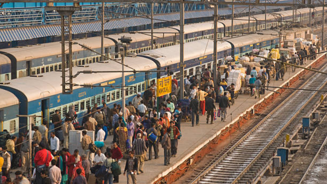 Railways Fare Hike: भारतीय रेल्वेने वाढवले तिकीट भाडे, ट्रेनचा प्रवास महागणार; कधीपासून होणार लागू