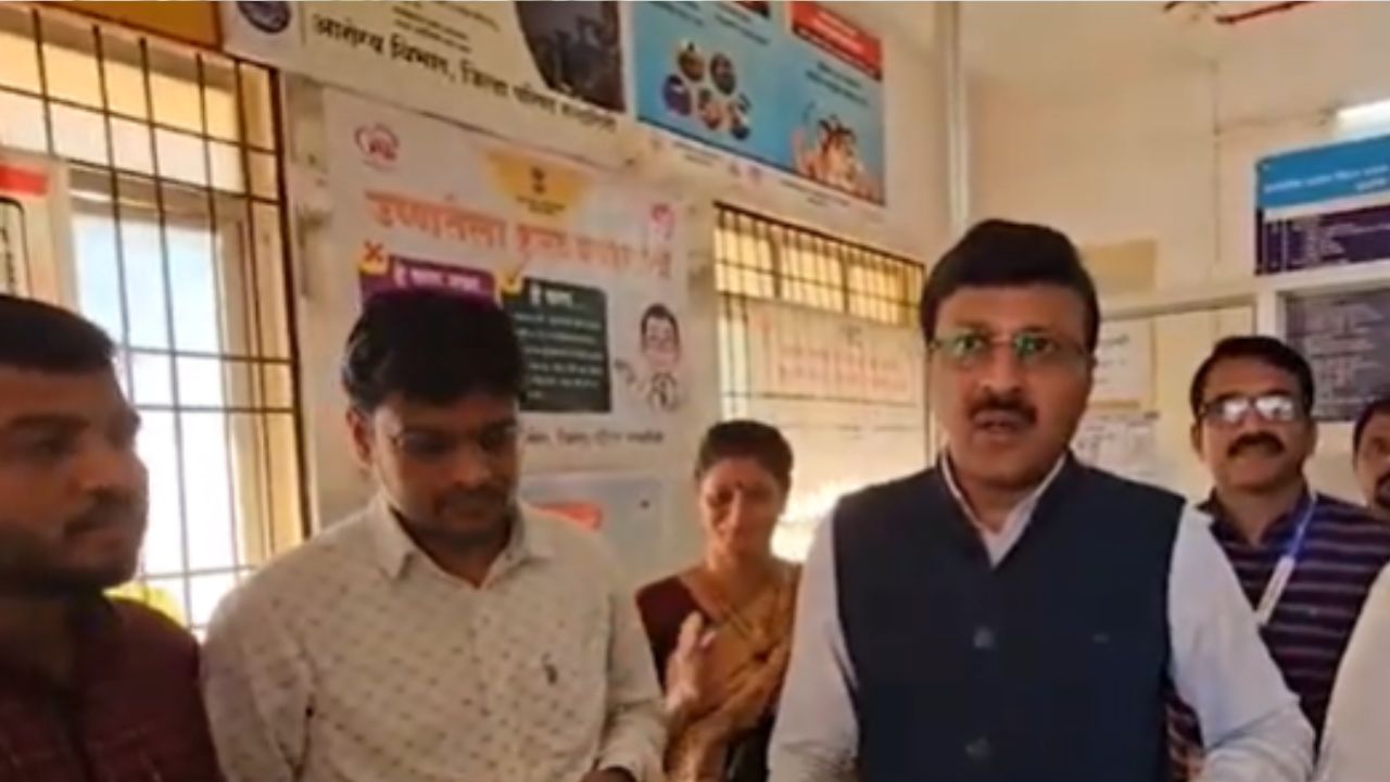 Ratnagiri : डॉ. ओमप्रकाश शेटये यांची दापोली उपजिल्हा रुग्णालयाला भेट