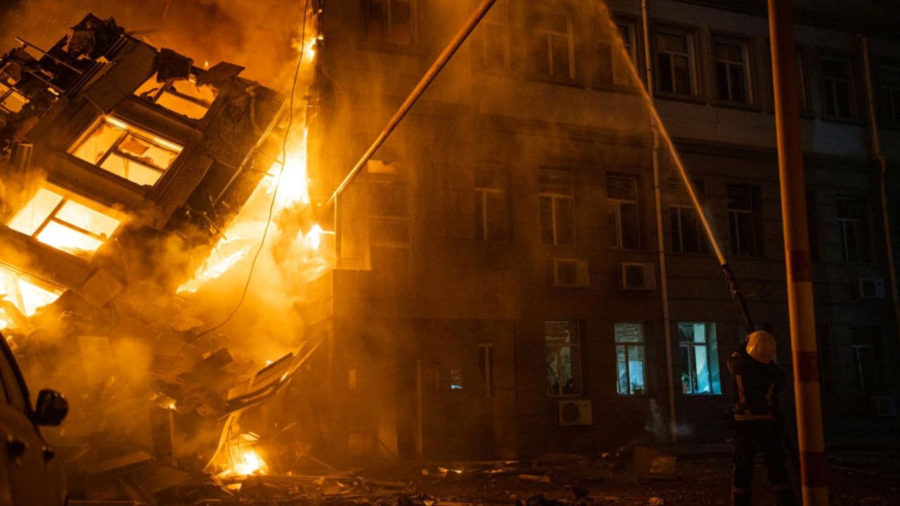 रशियाचा कहर! युक्रेनच्या ओडेसा बंदरावर घातक प्रहार ; हल्ल्यात ८ जण ठार, अनेक जखमी