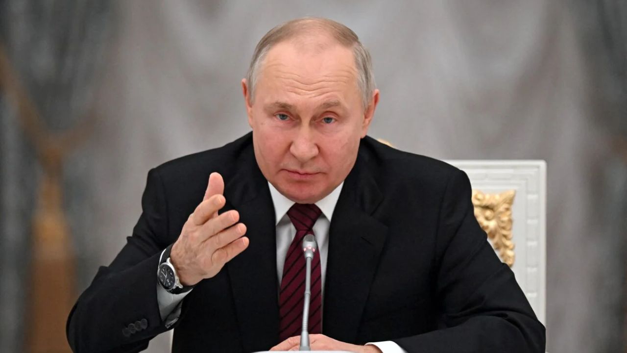 Russia Ready : ‘जर युरोपला युद्ध हवे असेल तर रशिया…’; राष्ट्राध्यक्ष Putin यांच्या आक्रमक विधानाने संपूर्ण जगाचे लक्ष मॉस्कोकडे