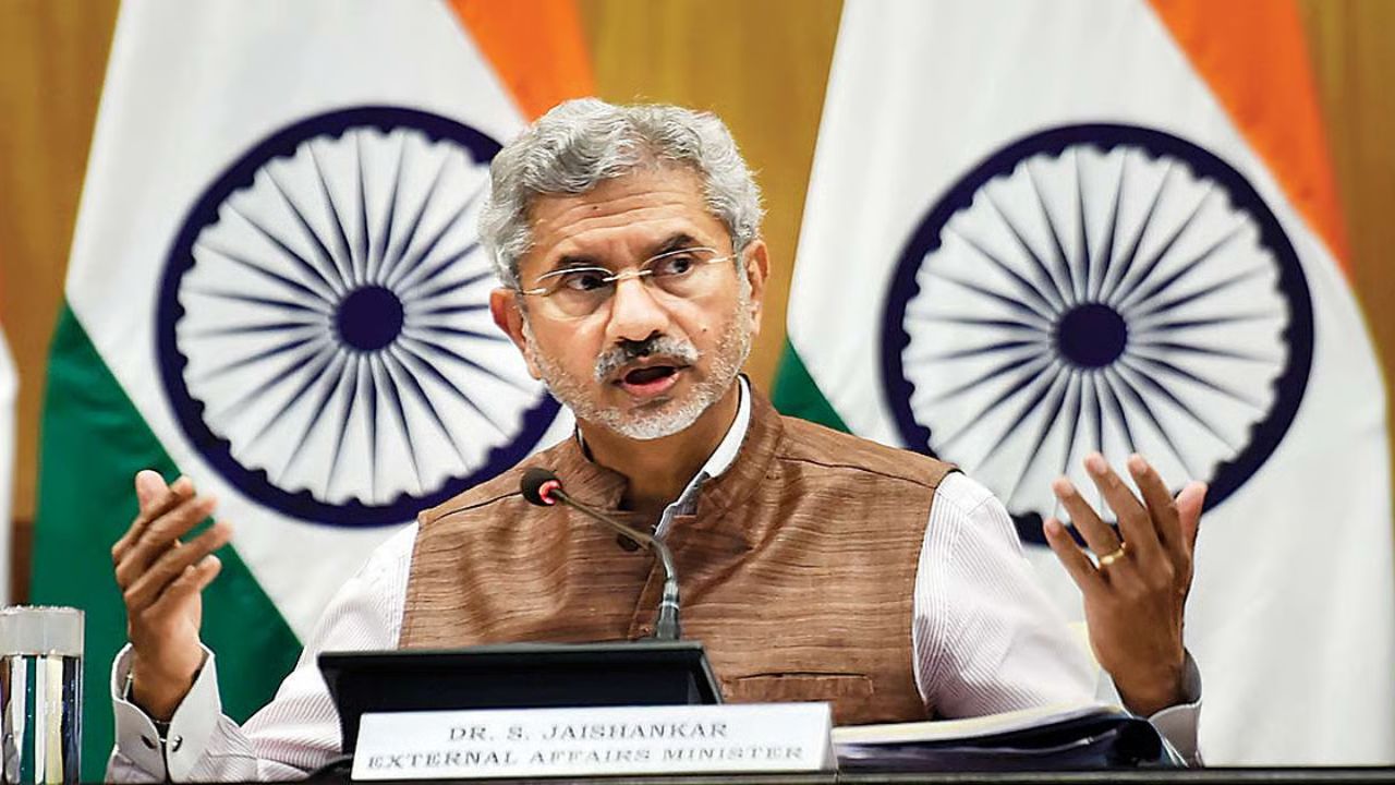 शत्रू बाहेर नाही, घरातच बसलेला! S. Jaishankar यांनी Pakistanचे काढले वाभाडे; पाकड्यांचा अपयश झाकण्यासाठी राष्ट्रवादाचा मुलामा