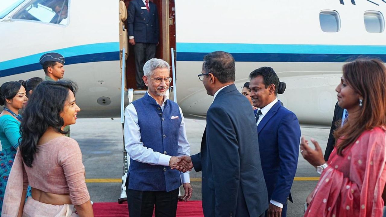 India Sri-Lanka Ties : शेजारधर्म! जयशंकर दौऱ्यावर, संकटकाळात भारतच मदतीला येतो; श्रीलंकेला 45 कोटी डॉलर्सची मदत