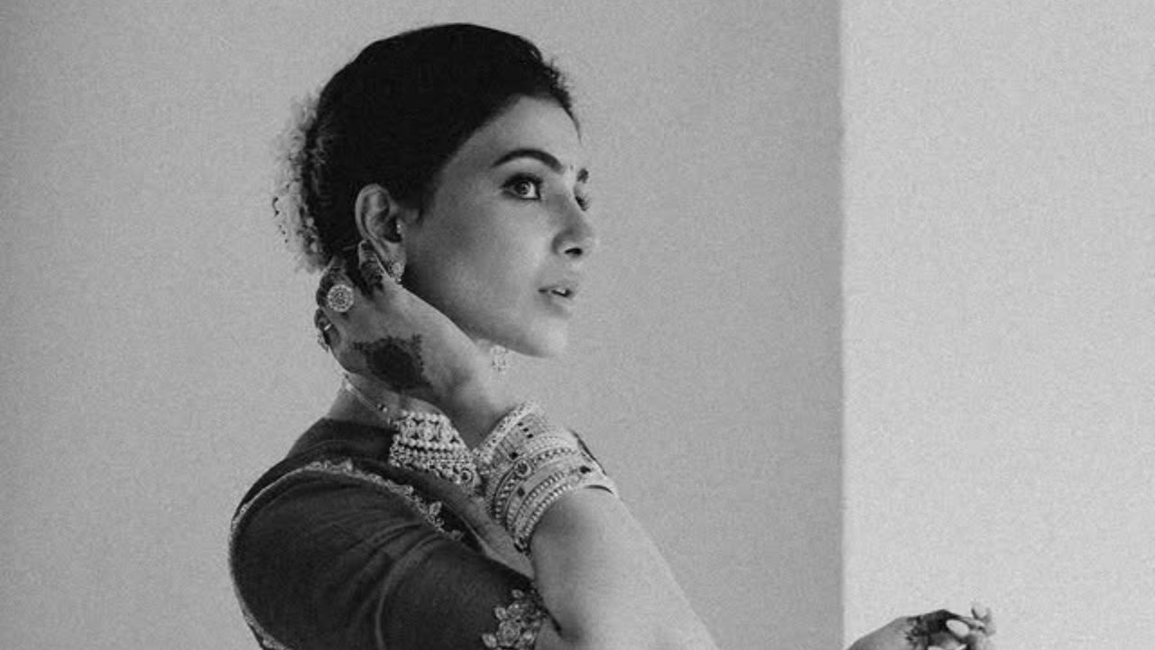 समांथा रूथ प्रभू सध्या तिच्या दुसऱ्या लग्नामुळे चर्चेत आहे. अभिनेत्रीने नुकतेच प्रसिद्ध दिग्दर्शक राज निदिमोरू यांच्याशी दुसरे लग्न केले आहे.