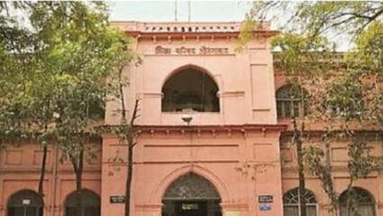 RTI कार्यकर्त्यांची झेडपीत ‘धाड’; अधिकारी-कर्मचाऱ्यांच्या गळ्यात ना ओळखपत्र ना बायोमेट्रिक हजेरी