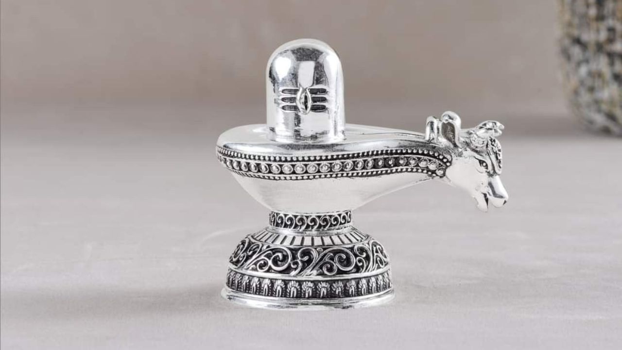 Silver Shivling at Home: घरात चांदीचे शिवलिंग असणे का मानले जाते शुभ? जाणून घ्या फायदे