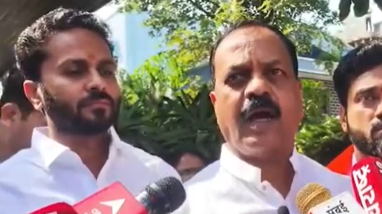 Solapur Elections : महापालिकेतील १०२ जागांपैकी ५० टक्के जागा  देण्याची मागणी शिंदे सेनेची मागणी