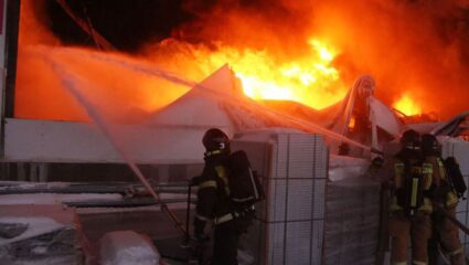 सेंट पीटर्सबर्ग हादरला! रशियाच्या सर्वात मोठ्या बाजारपेठावर हल्ला; भीषण स्फोटामुळे लागली आग
