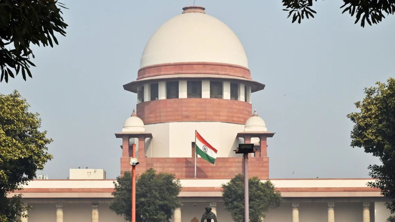 Supreme Court : लपूनछपून महिलांचे फोटो काढल्यास आता…सर्वोच्च न्यायालयाचा महत्त्वाचा निर्णय, गुप्तपणे फोट काढणे पडेल महागात