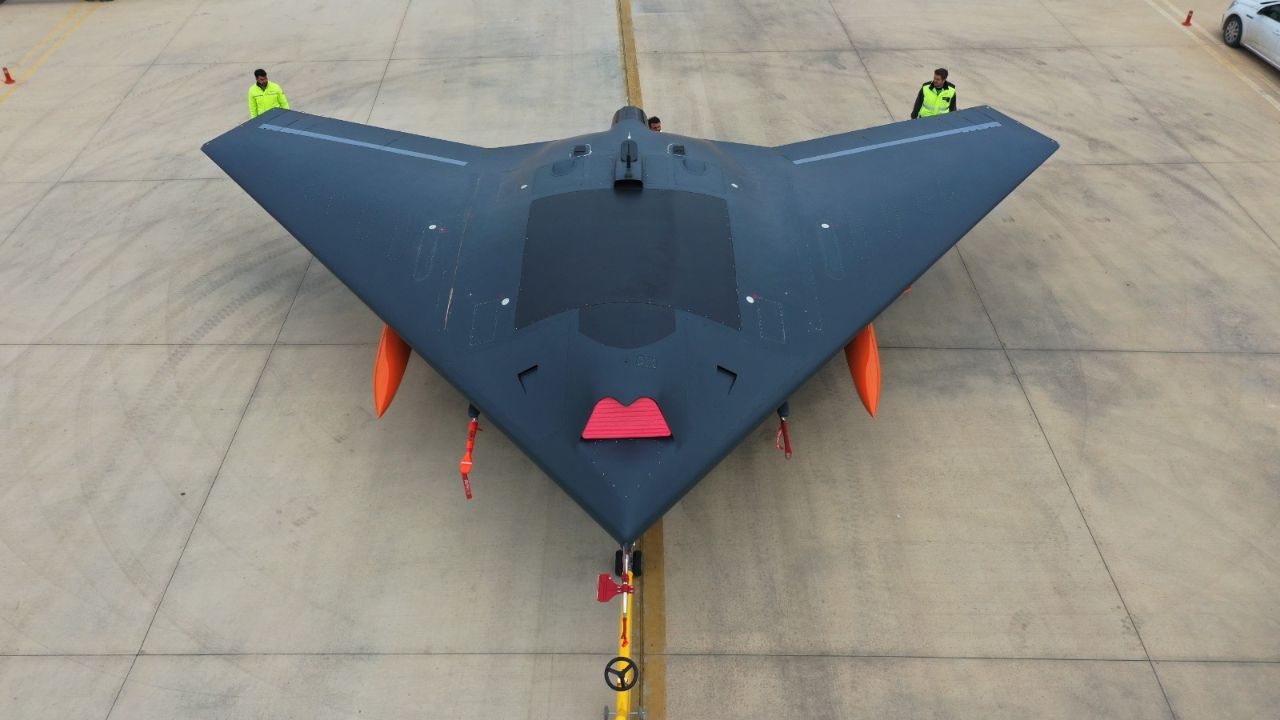 Defence Tech : भारतीय हवाई तळांना लक्ष्य करण्यासाठी तुर्कीचा मोठा डाव; पाकिस्तानला ‘Deep Invasion’ची क्षमता देणार ANKA-3