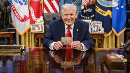 100 दशलक्ष जनतेला हिरवा कंदील! Trump यांनी लाँच केले ‘Gold Card’; जाणून घ्या $1 दशलक्ष गुंतवणुकीवर कसे मिळणार नागरिकत्व