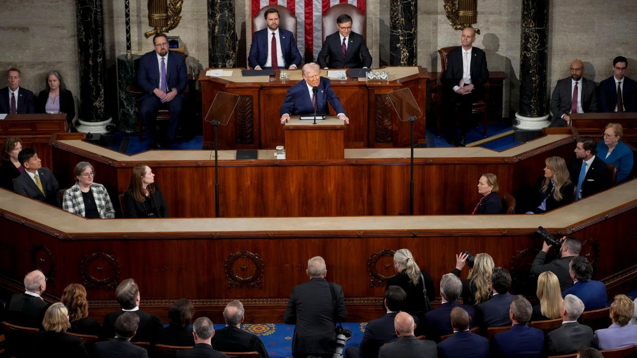 Trump Tariffs : ‘तर अमेरिका डबघाईला येईल…’ US काँग्रेसमध्ये ट्रम्पच्या 50% टॅरिफविरुद्ध बंड; कायदेकर्ते म्हटले भारताशी वैर नको