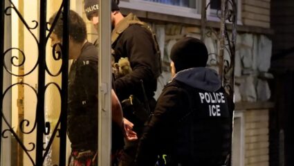 अमेरिकेत ‘मास’ डिपोर्टेशन! २०२६ मध्ये लाखो प्रवाशांना दाखवणार बाहेरचा रस्ता; ट्रम्पचा इशारा