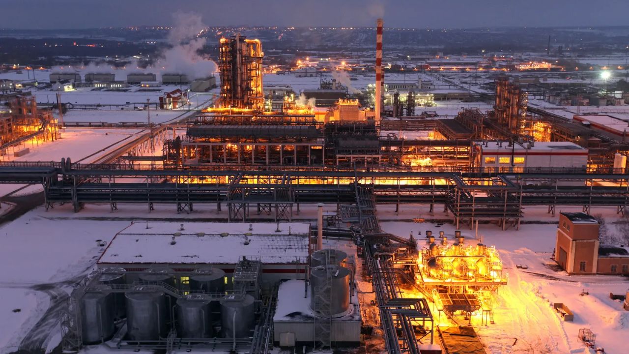 Crude Oil: तेल बाजार कोसळणार? आधी रशिया आणि आता व्हेनेझुएला; ट्रम्पचे तेल राजकारण जागतिक मंदीला देतेय आमंत्रण