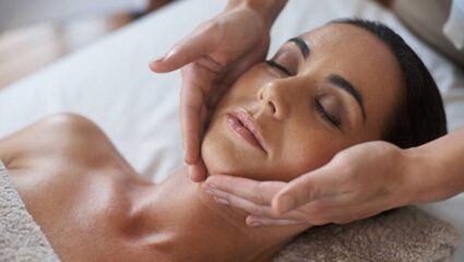 थंडीमुळे त्वचा खूप जास्त कोरडी पडली आहे? मग चमचाभर तुपाचा ‘या’ पद्धतीने करा वापर, सुरकुत्या- डार्क सर्कल होतील नष्ट