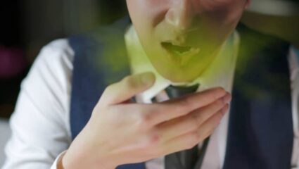 ब्रश करूनसुद्धा तोंडाला दुर्गंधीचा घाण वास येतो? ‘हे’ उपाय केल्यास निघून जाईल तोंडाची दुर्गंधी, कायमच राहाल फ्रेश