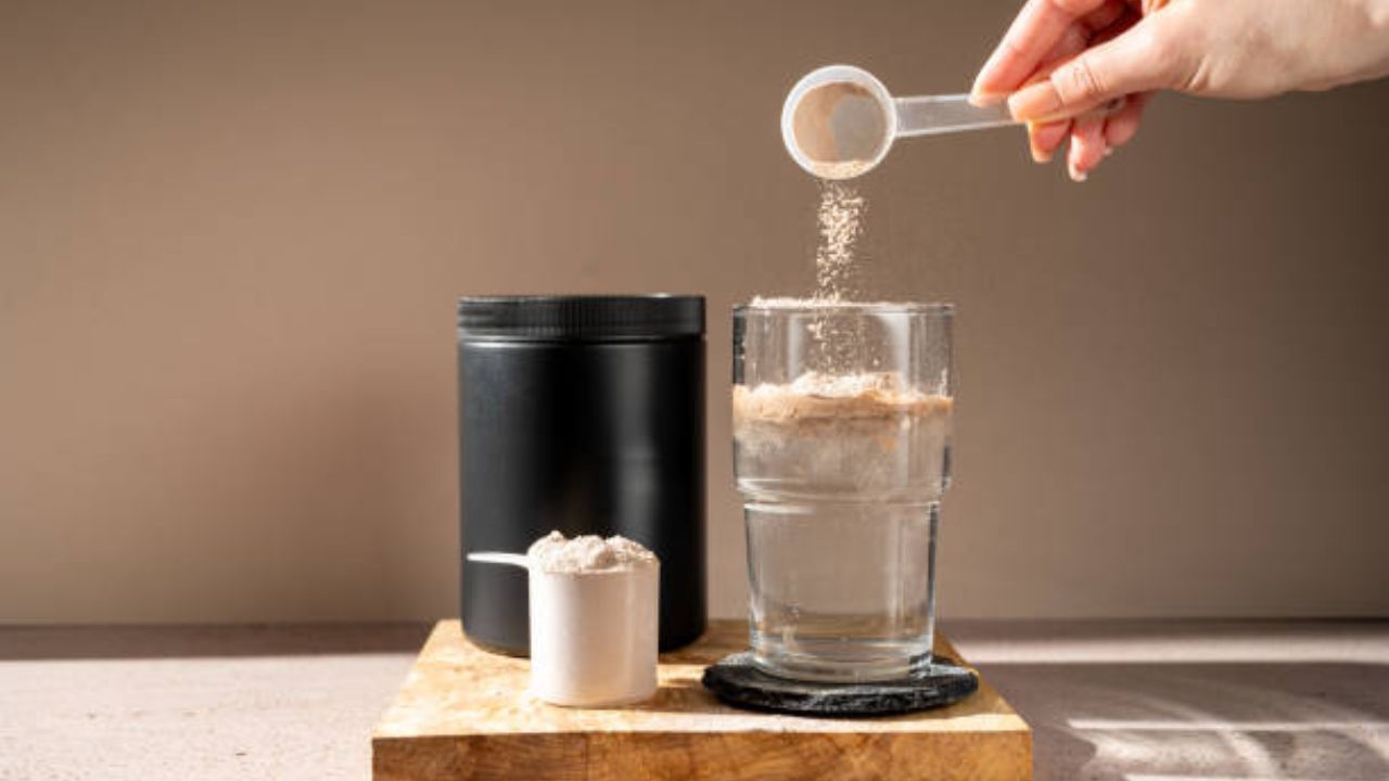 महागडी मल्टिव्हिटामिन पावडर विकत आणण्यापेक्षा १०० रुपयांमध्ये घरीच बनवा हेल्दी Multivitamin Powder,महिनाभर राहील टिकून