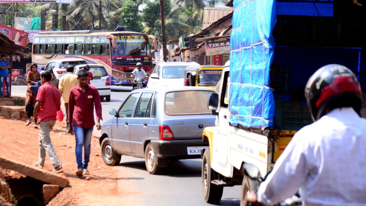 ओव्हरलोड कोळसा वाहतूक ठरतेय जीवघेणी! अपघातांच्या वाढत्या घटनांमुळे स्थानिकांच्या सुरक्षिततेस धोका