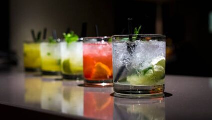 ‘या’ रशियन दारूने संपूर्ण जगाला घातली भुरळ! भारतातील दारूची किंमत ऐकून व्हाल आश्चर्यचकित, जाणून घ्या